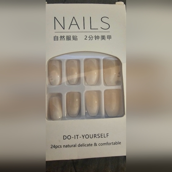 5 Sets of Fake Nails Variety - Picture 3 of 6
